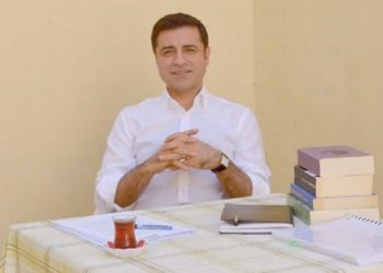 Demirtaş: Diğer adaylar meydan meydan koştururken…