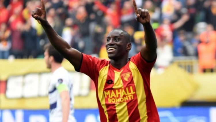 Demba Ba rekor ücretle Çin’e döndü