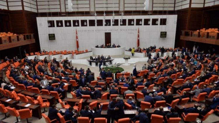169 vekil erken seçim kararıyla emeklilik hakkını kaybetti