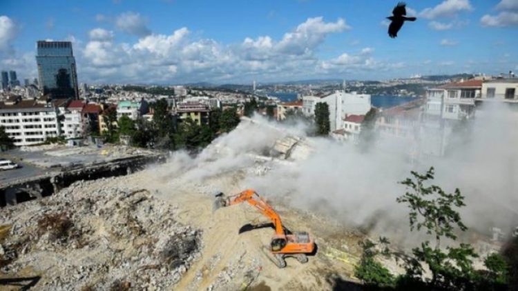 AKM’ye son kepçe vuruldu