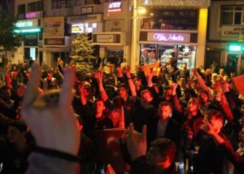 Bolu’da ülkücü grup HDP il başkanlığı binasına saldırdı