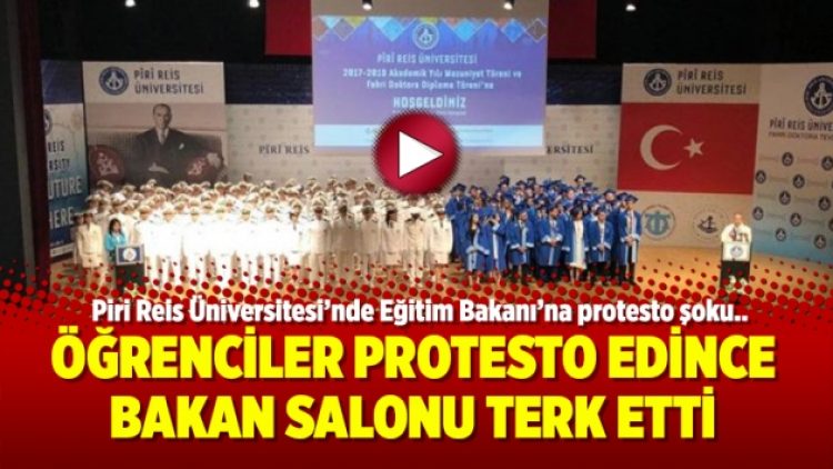 Öğrenciler protesto edince Bakan salonu terk etti