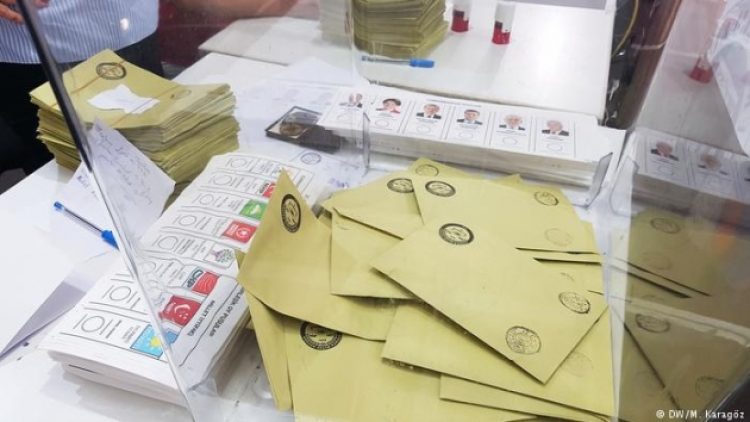 Almanya’da seçime katılım arttı