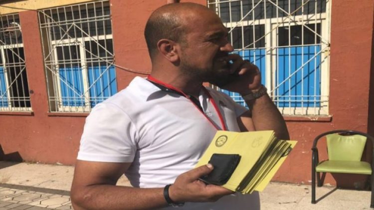 Diyarbakır’da elinde boş zarflarla gezen bir kişi yakalandı