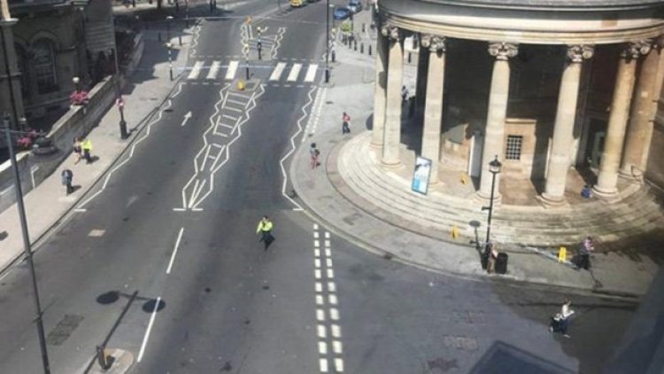 Londra’da bomba yüklü araç paniği
