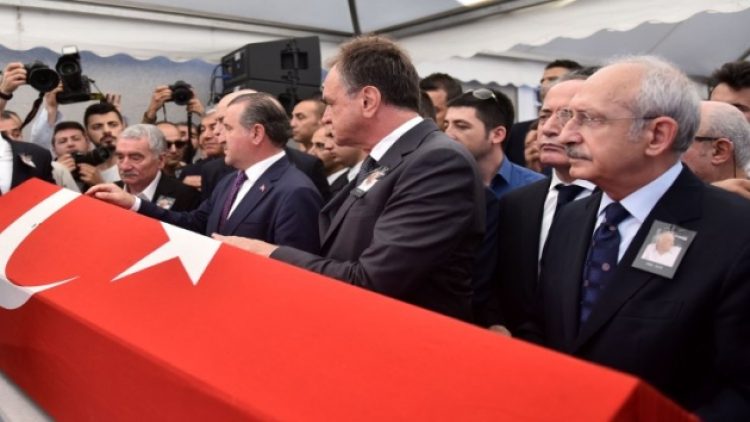 Şarık Tara toprağa verildi