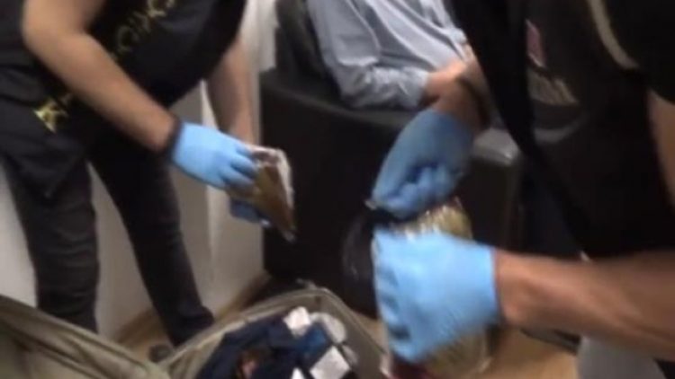 Atatürk Havalimanı’nda pırlanta operasyonu