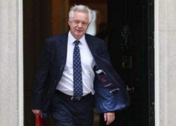 İngiliz hükümetinde kriz: Brexit Bakanı istifa etti