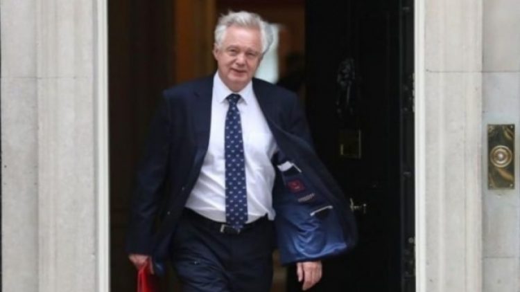 İngiliz hükümetinde kriz: Brexit Bakanı istifa etti