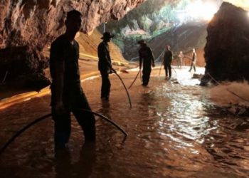 Mağarada kalan çocuklar ve antrenör kurtarıldı