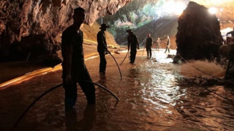 Mağarada kalan çocuklar ve antrenör kurtarıldı