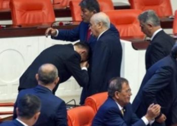 İYİ Parti’den ‘el öpme’ açıklaması