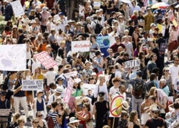 Putin ve Trump Helsinki’de protesto edildi