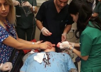Acilde doktora seramik taşlı saldırı!