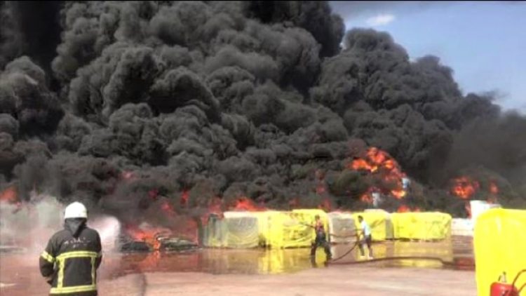 Antalya OSB’de izolasyon malzemesi fabrikasında yangın