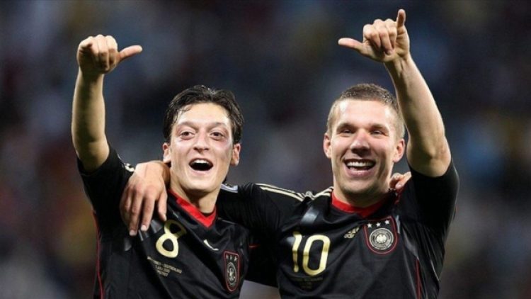 Podolski’den Mesut Özil paylaşımı!