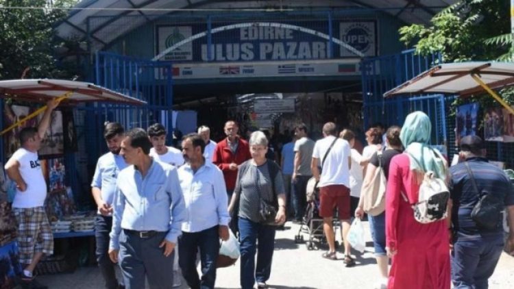 Türk lirası rekor değer kaybedince Bulgarlar alışveriş için Edirne’ye akın etti