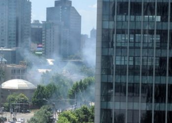 Elçiliğe saldırı girişimi: Bomba elinde patladı