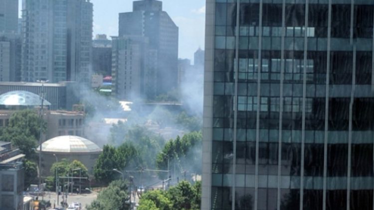 Elçiliğe saldırı girişimi: Bomba elinde patladı