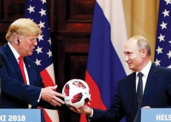 Putin’in Trump’a hediye ettiği topta çip çıktı!