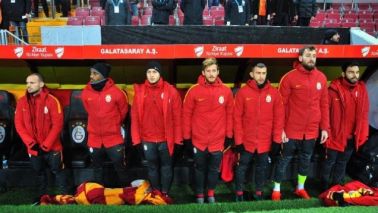 Son dakika Galatasaray eski futbolcusunu geri aldı