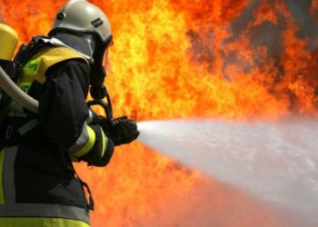 Öğrenci yurdundan yangın! İtfaiye müdahale ediyor