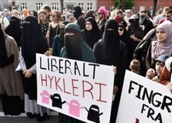 Danimarka’da peçe yasağı sonrası ilk ceza