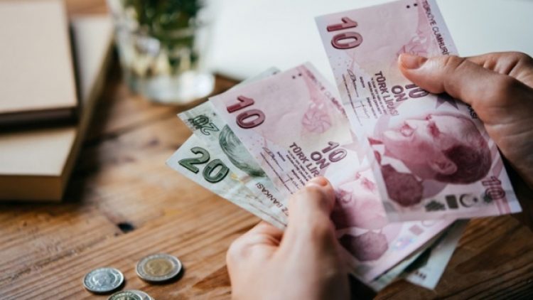 Asgari ücret dolar yüzünden 646 TL eridi
