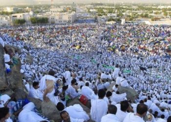 Milyonlarca hacı adayı Arafat’ı doldurdu