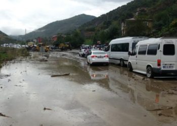 Trabzon’da karayolu ulaşıma kapandı