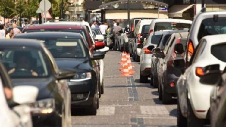 Tatilciler dönüşe geçti: Çanakkale’de feribot kuyruğu 3 kilometreye ulaştı