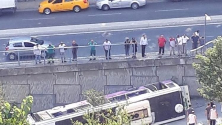 Sarıyer’de halk otobüsü devrildi