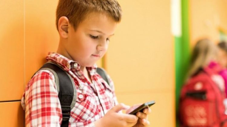 Türkiye’deki çocukların yüzde 59’u akıllı telefon sahibi