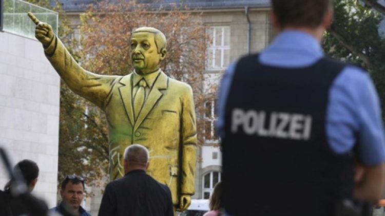 Erdoğan heykeli kaldırıldı