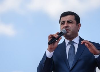 Demirtaşı Twitter’dan takip etmek terör suçu sayıldı