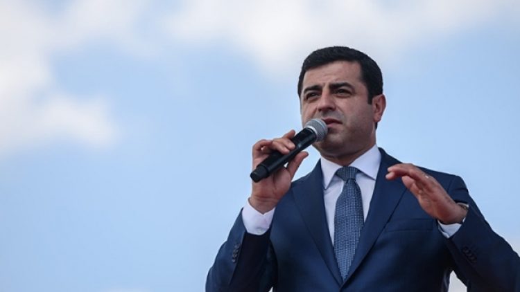 Demirtaşı Twitter’dan takip etmek terör suçu sayıldı