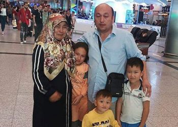 Atatürk Havalimanı’nda tutulan Uygur kadın ve oğlunun yurda girişine izin verildi