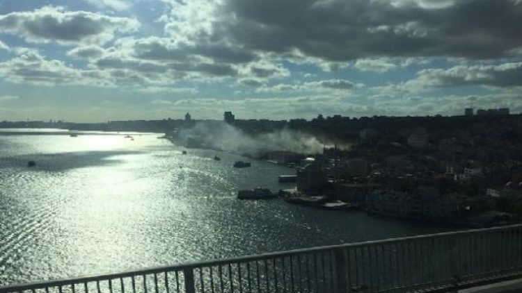 Beşiktaş’ta yangın! Dumanlar Anadolu Yakası’ndan görülüyor