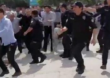 AKP’liler ile MHP’liler birbirine girdi polis müdahale etti