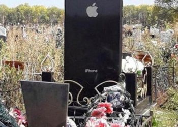 Çok sevdiği telefonu iPhone 6 mezar taşı oldu