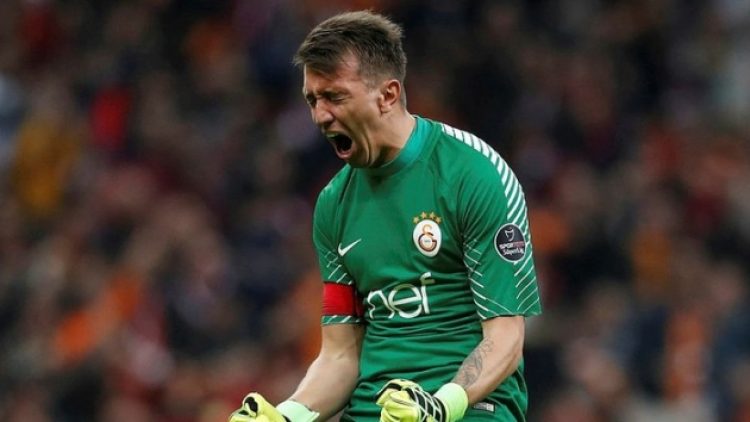 Muslera Galatasaray’da yeni bir rekorun eşiğinde