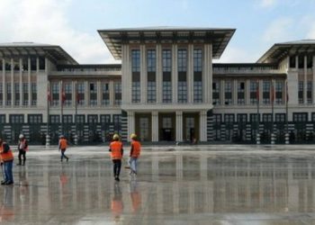 Bin 100 odalı saraya bin 108 işçi daha aldılar