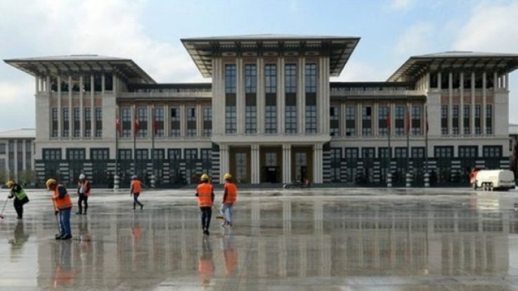 Bin 100 odalı saraya bin 108 işçi daha aldılar