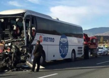 Askerleri taşıyan otobüs kaza yaptı: 2 ölü
