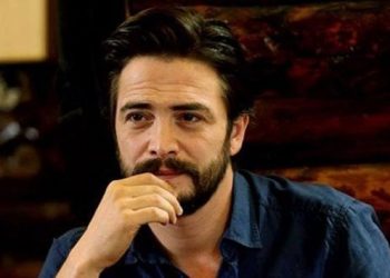 Ahmet Kural’ın komşusu: Evinde bir kızı çok kötü dövüyor