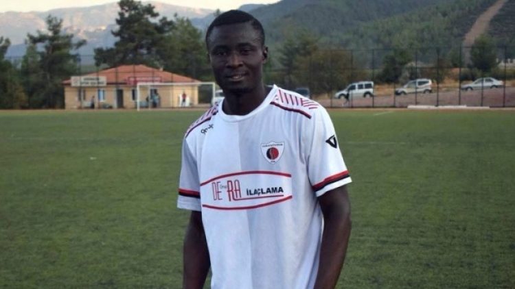 Maçta kalp krizi geçiren futbolcu hayatını kaybetti