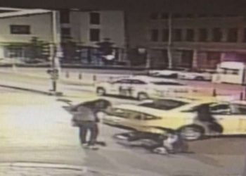 Brezilyalı turist takside gasp edildi, araçtan atıldı