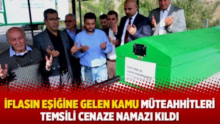 İflasın eşiğine gelen kamu müteahhitleri temsili cenaze namazı kıldı