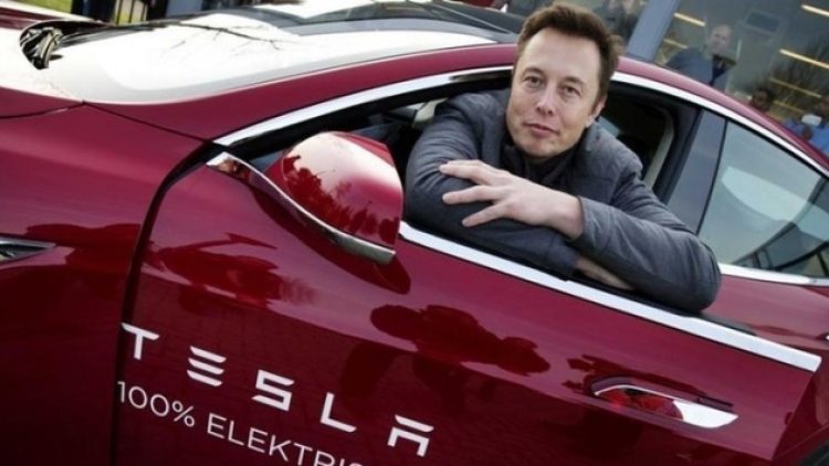 Elon Musk, Tesla’daki görevinden istifa etti