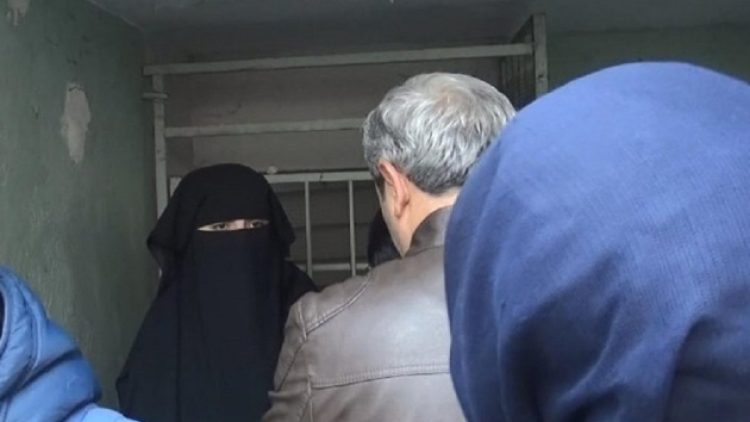 10 Kasım töreninde ‘Atatürk ilah değil’ diyen kadın gözaltına alındı